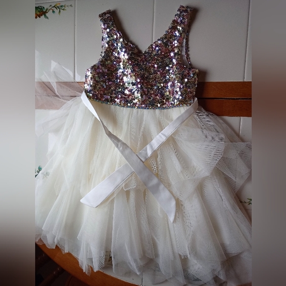 American Princess 🪄 Girls Formal Event Party Dress + Pink Hair Accessory - Picture 2 of 11